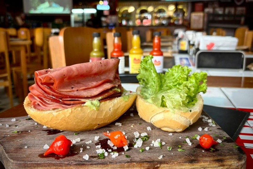 SANDUICHE DE MORTADELA DE BOTECO